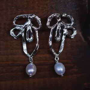 Organic lily with pearl earrings