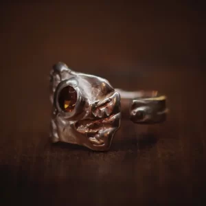 Organic ring with stone